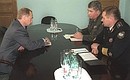 Встреча с командующим Тихоокеанским флотом Михаилом Захаренко и командующим войсками Дальневосточного военного округа Юрием Якубовым.