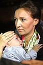 Presidential Children’s Rights Commissioner Anna Kuznetsova met at Grozny airport a plane bringing back Russian children from conflict zones in Iraq.