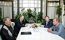 С Президентом Казахстана Нурсултаном Назарбаевым (на первом плане слева), Президентом Белоруссии Александром Лукашенко и Президентом Украины Леонидом Кучмой (на втором плане справа).