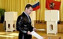 Дмитрий Медведев проголосовал на выборах депутатов Московской городской Думы пятого созыва.