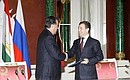 По итогам переговоров президенты России и Таджикистана приняли Совместное заявление.