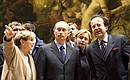 Владимир Путин и Людмила Путина во время осмотра экспозиции Лувра.