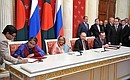 Подписание совместных российско-бангладешских документов.