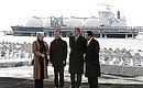 С Премьер-министром Японии Таро Асо, герцогом Йоркским принцем Эндрю и министром экономики Нидерландов Марией ван дер Хувен.
