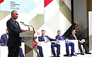На пленарном заседании II Всероссийского форума оружейников России.