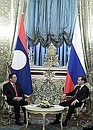 С Президентом Лаосской Народно-Демократической Республики Тюммали Сайнясоном.