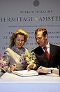 Дмитрий и Светлана Медведевы сделали запись в книге почётных гостей филиала Государственного Эрмитажа в Нидерландах «Эрмитаж на Амстеле».