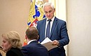 Помощник Президента Андрей Белоусов перед началом совещания по экономическим вопросам.