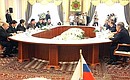 Российско-туркменистанские переговоры в расширенном составе.