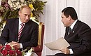 С Президентом Туркменистана Гурбангулы Бердымухаммедовым. Фото: Сергей Гунеев, РИА «Новости»