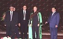 Церемония вручения мантии почетного доктора права Туркменского государственного университета имени Махтумкули.