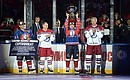 Церемония награждения победителей турнира Ночной хоккейной лиги – команды «Невский легион».