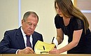 Signing of Russian-Kuwaiti documents. Russia's Foreign Minister Sergei Lavrov.