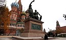 Vladmir Putin laid flowers at the monument to Kuzma Minin and Dmitry Pozharsky on Red Square.