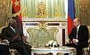 С Президентом Анголы Жозе Эдуарду душ Сантушем.