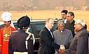 У дворца «Раштрапати бхаван» Владимира Путина встречали Премьер-министр Индии Атал Бихари Ваджпаи и Президент Абдул Калам.
