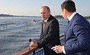 On board the Rossiya river cruise ship, Vladimir Putin saw the latest product of Yaroslavl’s Paritet company – hydrofoils. With Yaroslavl Region Acting Governor Dmitry Mironov.