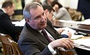 Заместитель Председателя Правительства Дмитрий Рогозин перед началом совещания с членами Правительства.