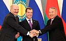 С Президентом Казахстана Нурсултаном Назарбаевым (справа) и Президентом Республики Беларусь Александром Лукашенко.