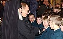 Владимир Путин и архиепископ Тобольский и Тюменский Димитрий общались с воспитанниками местной церковно-приходской школы.