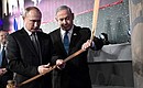 Владимир Путин и Биньямин Нетаньяху открыли памятник жителям и защитникам блокадного Ленинграда «Свеча памяти».
