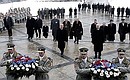 Церемония возложения венка к мемориалу советским воинам-освободителям «Славин».