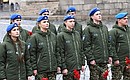 Представители военно-патриотического центра «Вымпел» перед началом церемонии возложения цветов к памятнику Кузьме Минину и Дмитрию Пожарскому.