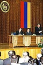 С Президентом Армении Робертом Кочаряном во время встречи с преподавательским составом и студентами Ереванского государственного университета.