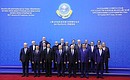 Участники заседания Совета глав государств – членов Шанхайской организации сотрудничества в расширенном составе.