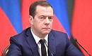 Председатель Правительства Дмитрий Медведев на встрече с членами Правительства.