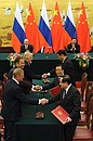 Подписание документов по итогам российско-китайских переговоров.