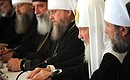 Патриарх Московский и всея Руси Кирилл в ходе встречи с членами Священного синода Русской православной церкви и представителями поместных православных церквей.