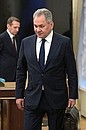 Министр обороны Сергей Шойгу перед началом совещания с постоянными членами Совета Безопасности.