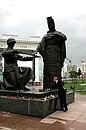 Возложение цветов к мемориалу Победы.