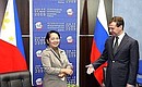 С Президентом Филиппин Глорией Макапагал-Арройо.