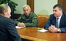 Рабочая встреча с начальником Генерального штаба Вооружённых сил России Николаем Макаровым и Министром обороны Анатолием Сердюковым (справа).