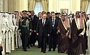 Перед началом церемонии подписания российско-саудовских документов. С Королём Саудовской Аравии Сальманом бен Абдель Азизом Аль Саудом.