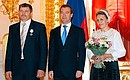 Дмитрий Медведев вручил орден «Родительская слава» Надежде и Ивану Пинчук, воспитывающим 13 детей.