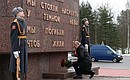 Vladimir Putin laid flowers at the Landmark Stone monument as he visited the Nevsky Pyatachok memorial military-historical complex. Photo: Alexei Danichev, RIA Novosti