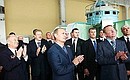 С Президентом Украины Леонидом Кучмой во время посещения ДнепроГЭС.