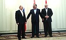 С Президентом Республики Беларусь Александром Лукашенко (справа) и Президентом Республики Таджикистан Эмомали Рахмоном. Фото ТАСС
