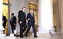С Премьер-министром Армении Николом Пашиняном по окончании трёхсторонних переговоров. Фото: Сергей Бобылёв, ТАСС