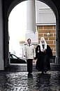 Перед началом церемонии открытия надвратной иконы на Спасской башне Кремля.С Патриархом Московским и всея Руси Кириллом.