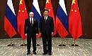 С Председателем Китайской Народной Республики Си Цзиньпином перед началом российско-китайских переговоров. Фото ТАСС