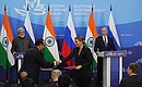 Обмен документами, подписанными в ходе визита Премьер-министра Индии Нарендры Моди в Российскую Федерацию.