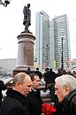 Laying flowers at the monument to Pyotr Stolypin. With Prime Minister Dmitry Medvedev (centre) and artist Ilya Glazunov.