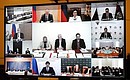 Участники заседания Совета при Президенте по межнациональным отношениям (в режиме видеоконференции).