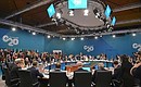 Перед началом первого рабочего заседания глав делегаций государств – участников «Группы двадцати», приглашённых государств и международных организаций.