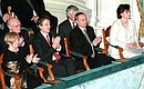 Владимир и Людмила Путины на премьере оперы «Война и мир» с Премьер-министром Великобритании Энтони Блэром и его супругой Шери.