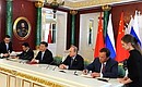 Подписание российско-китайских документов.